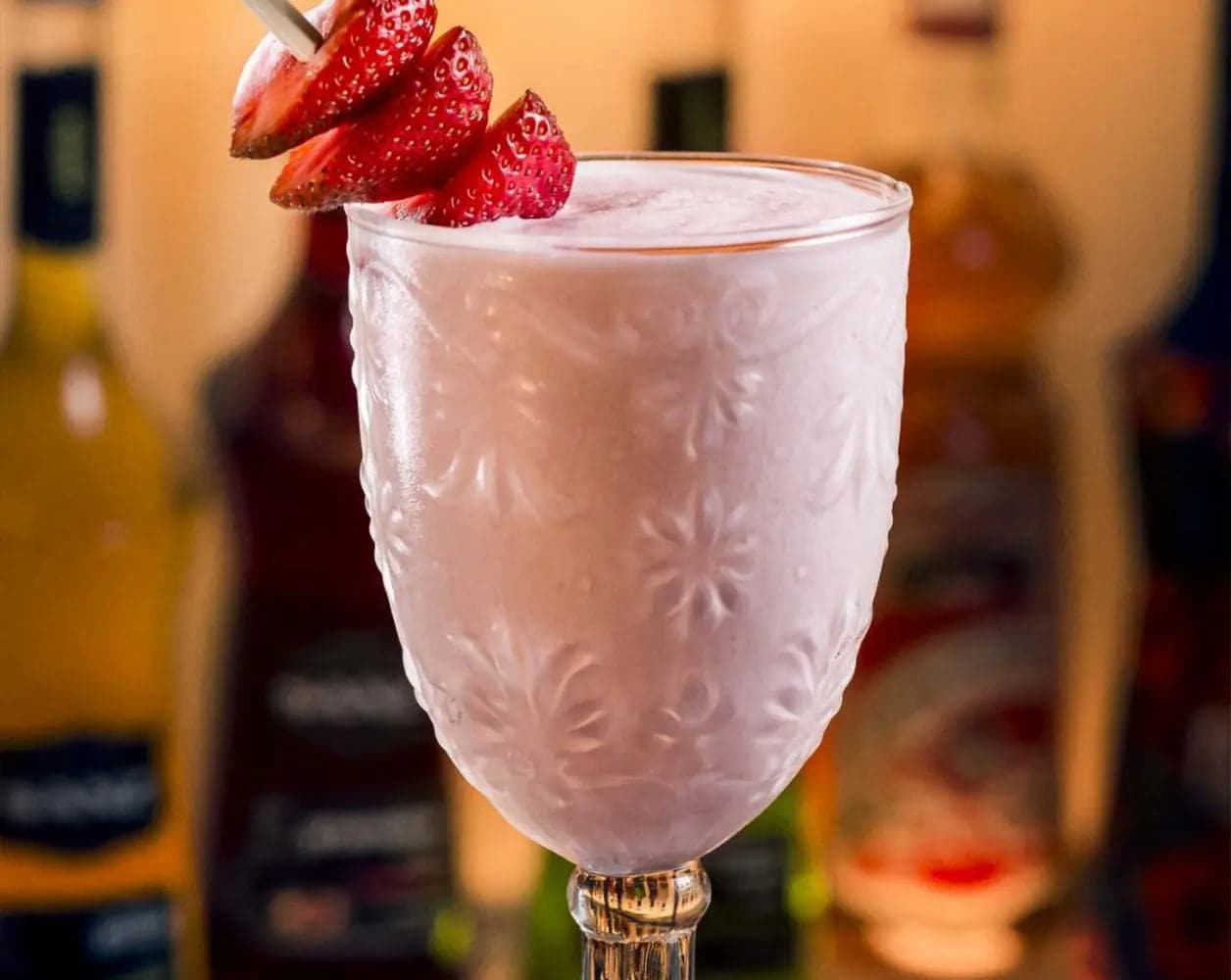 MEX Strawberry Cream With Tequila 70cl 17% ABV - IMP & MAKER