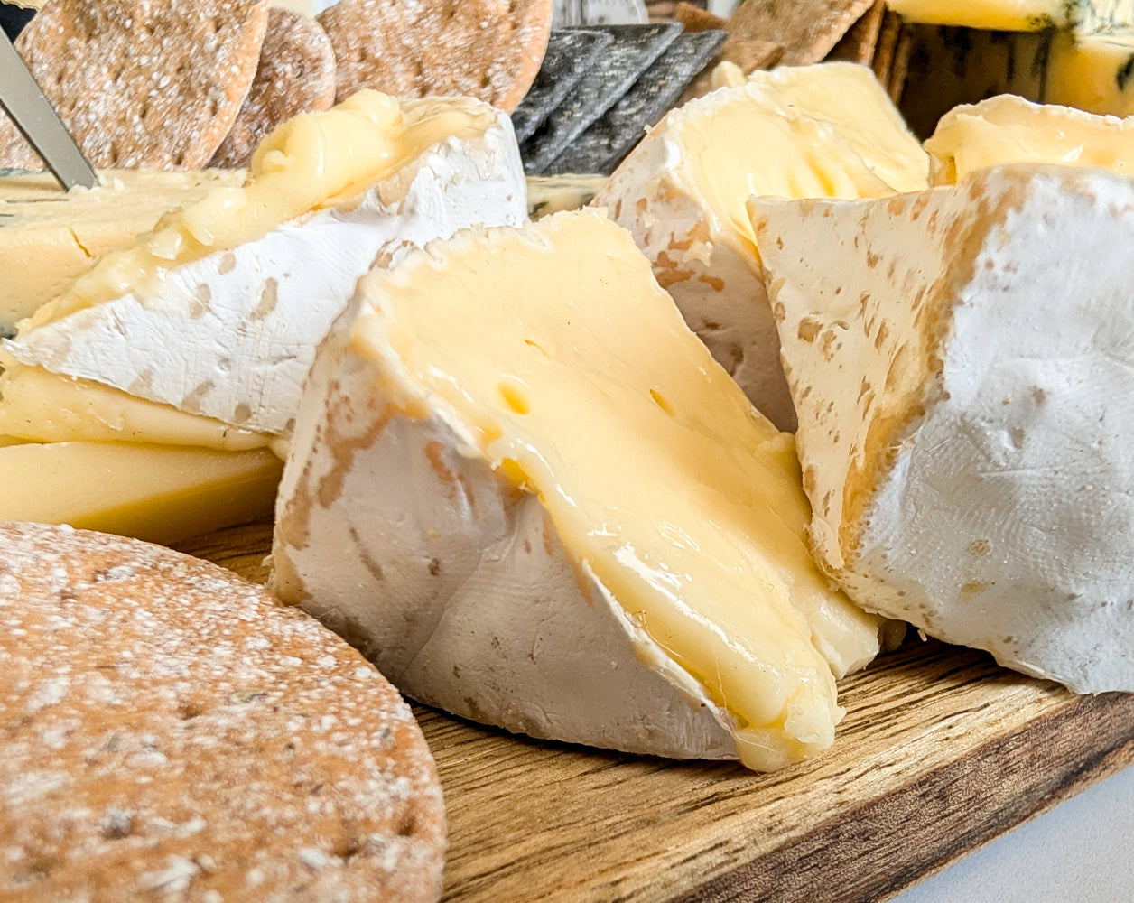 The Black Pig Red Wine & Artisan Cheese Gift Hamper | IMP & MAKER